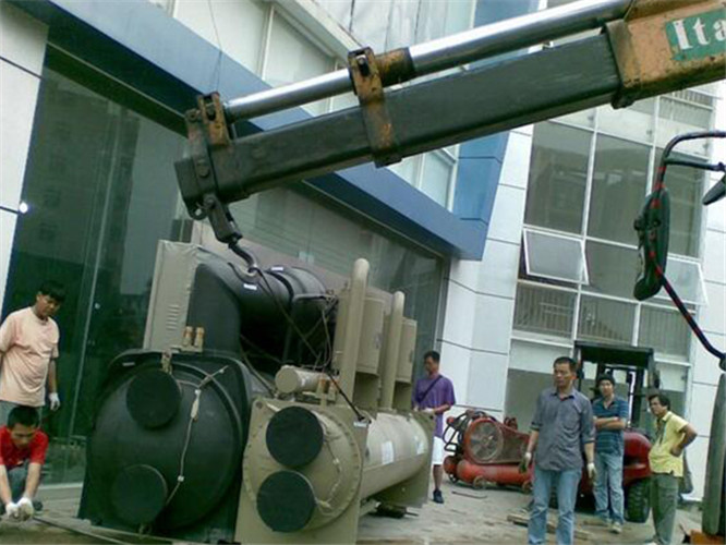 萨迦县随车吊和汽车吊的核心区别是什么？哪种更省钱？