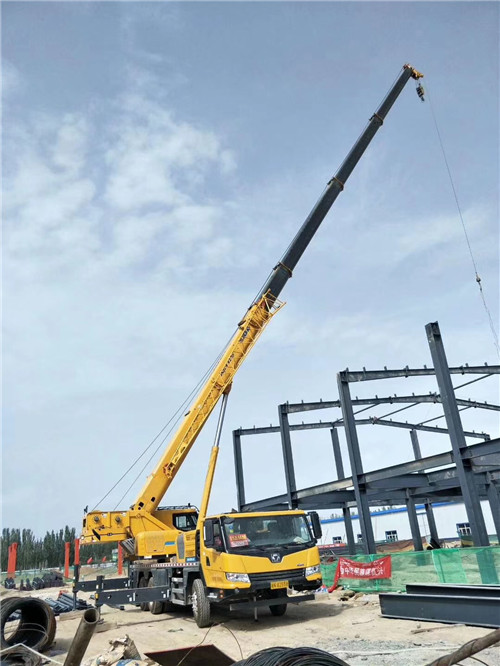 萨迦县超高层建筑钢结构吊装案例